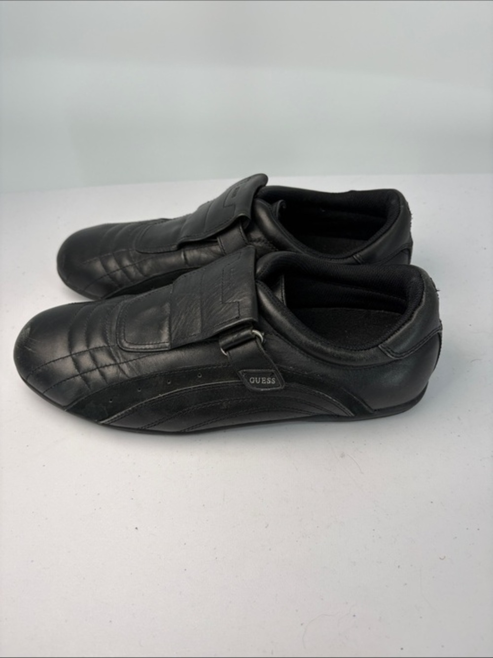 🐎 GUESS Wilcox Black Leather Slip-On Loafers with Subtle Stitch Detailing